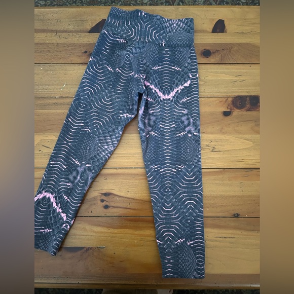 Bela Fit Gray and Pink Snakeskin Print Supplex Fabric Supersoft Leggings - Picture 3 of 3